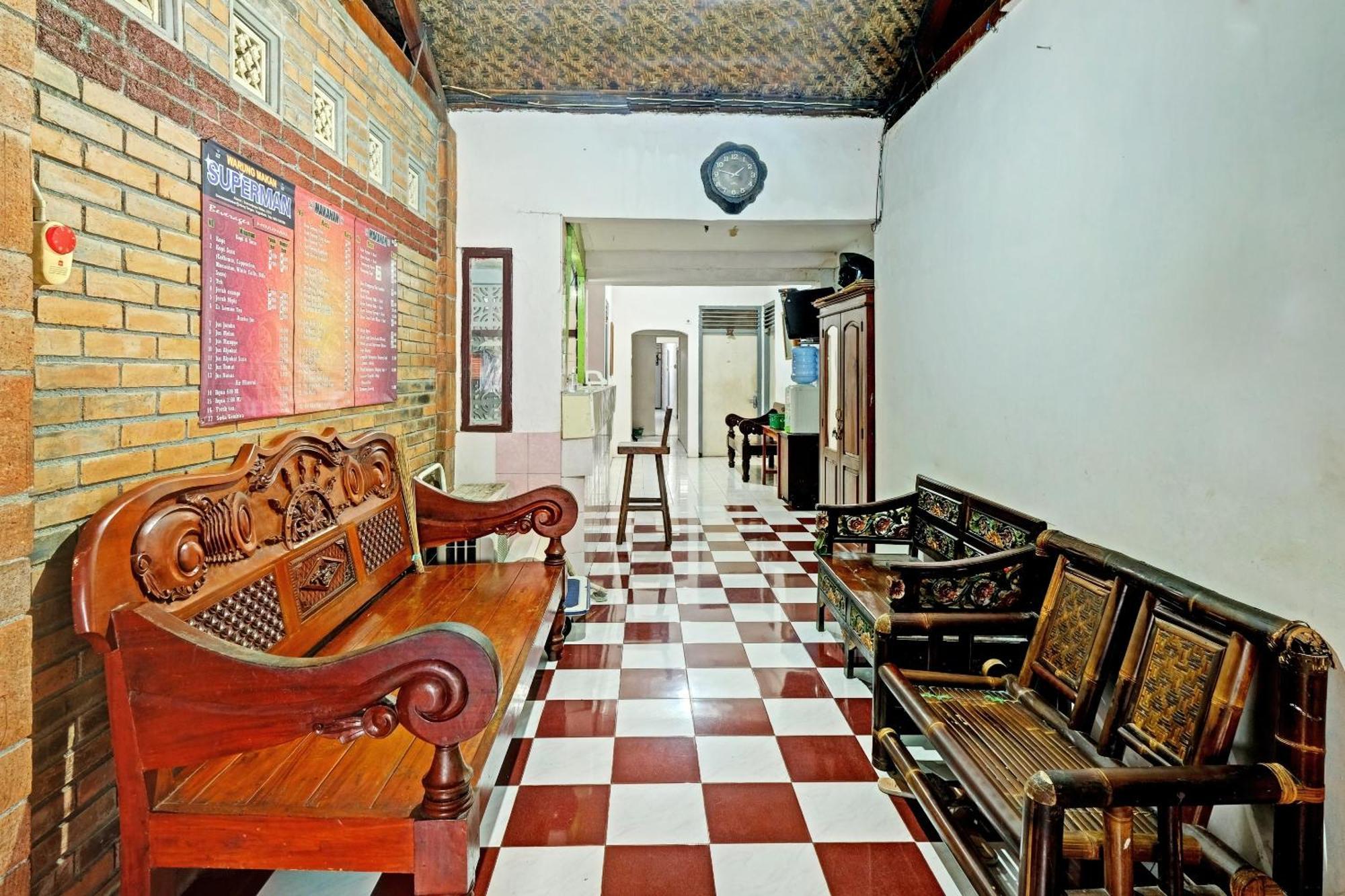 Spot On 91915 Homestay Superman Yogyakarta Exterior photo