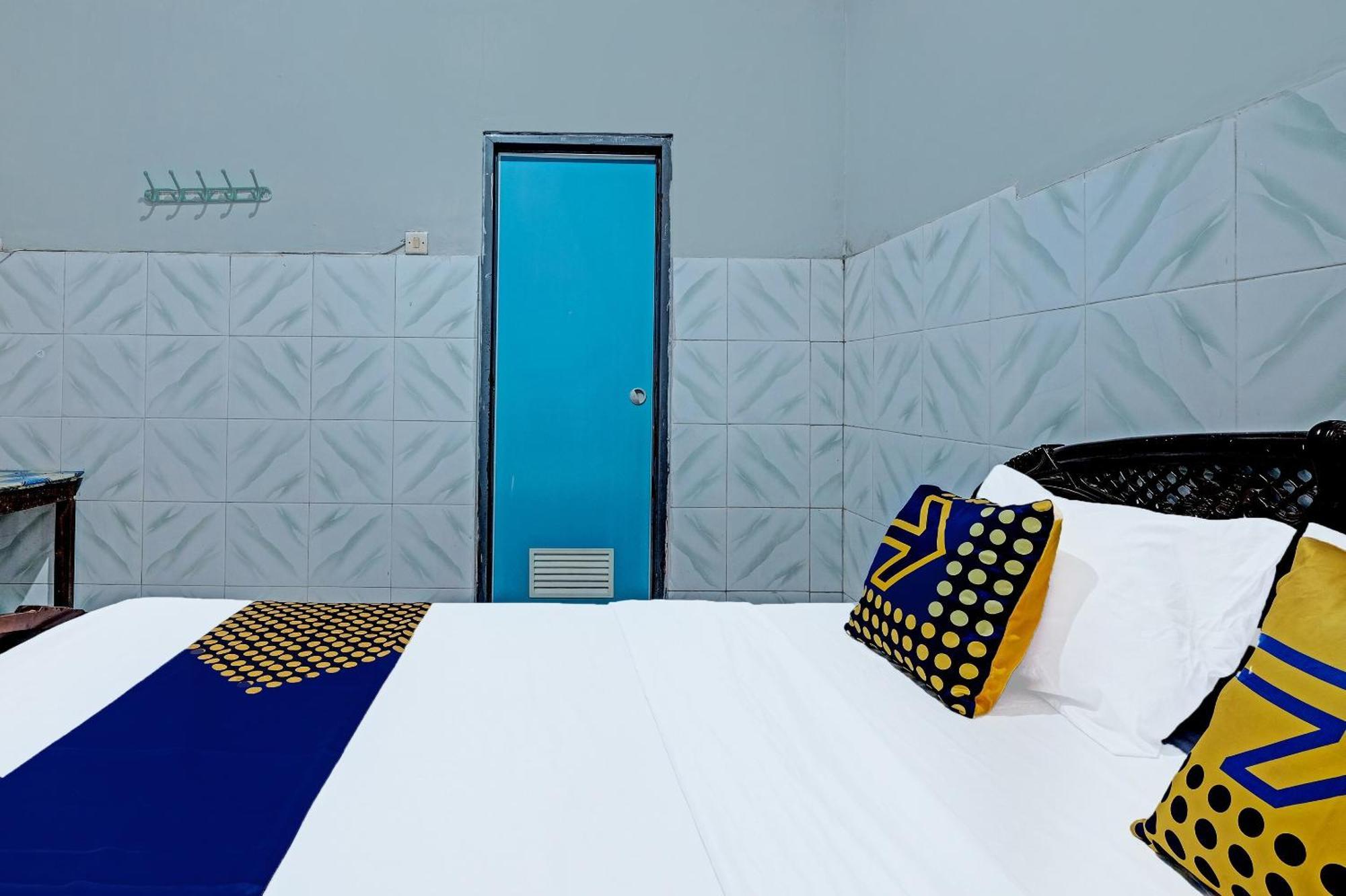 Spot On 91915 Homestay Superman Yogyakarta Exterior photo